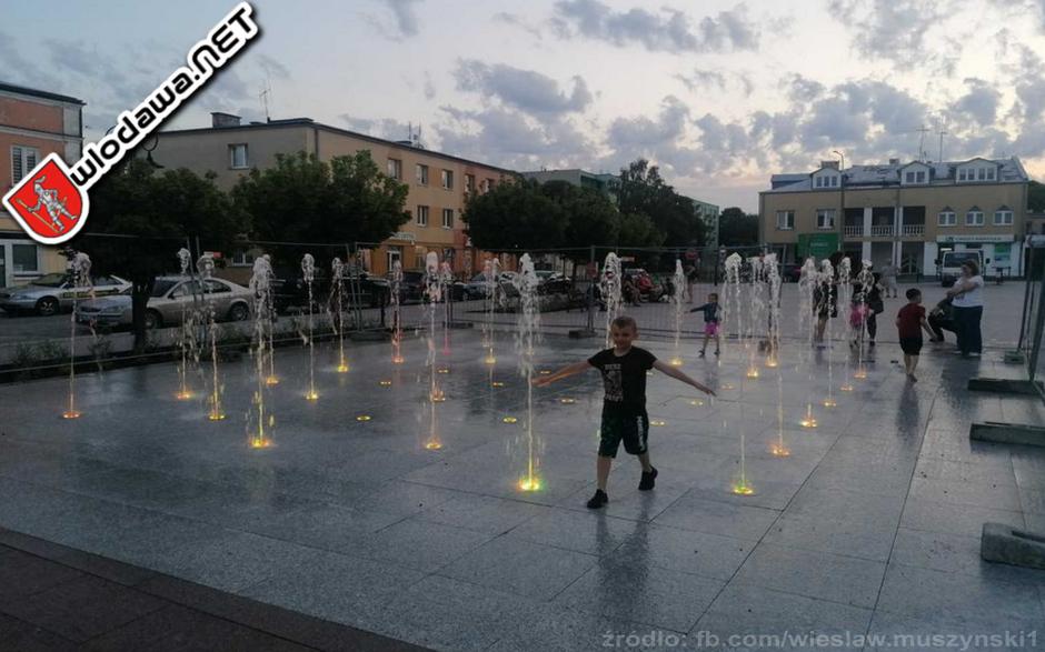 Włodawa: Katastrofa w fontannie, czyli JAK służby komunalne zrobiły pokaz specjalny przed Świętem Niepodległości /wideo/  Wydarzenia z miasta Włodawy powiat włodawskiego i gminy Włodawa oraz  Polesie Zachodnie na Sygnale i 24 na dobę