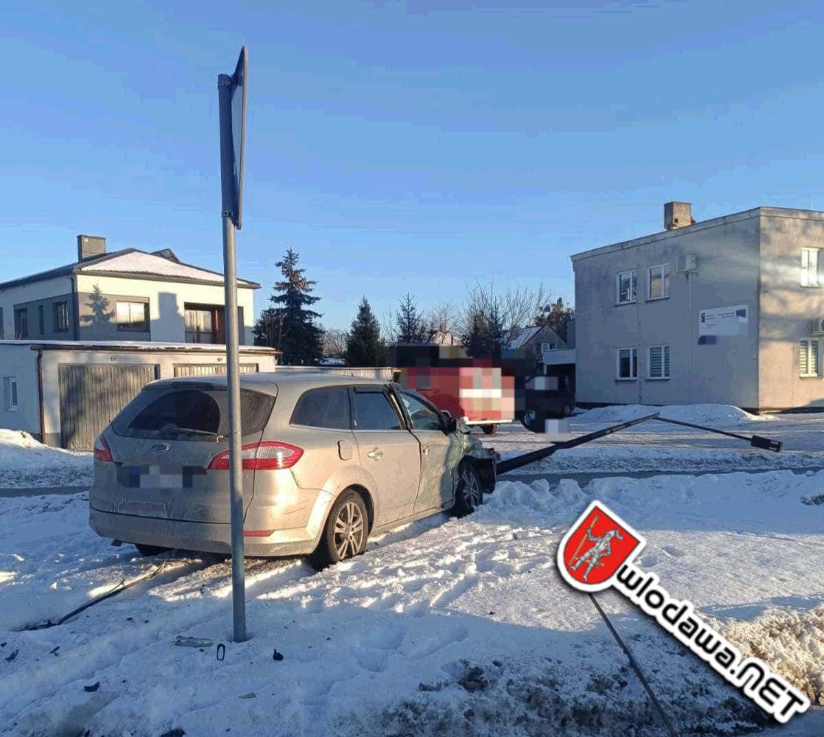 112-uliczna-latarnia-sksowana-to-efekt-babskiego-dzwonu-pod-oknem-wojata-we-wlodawie